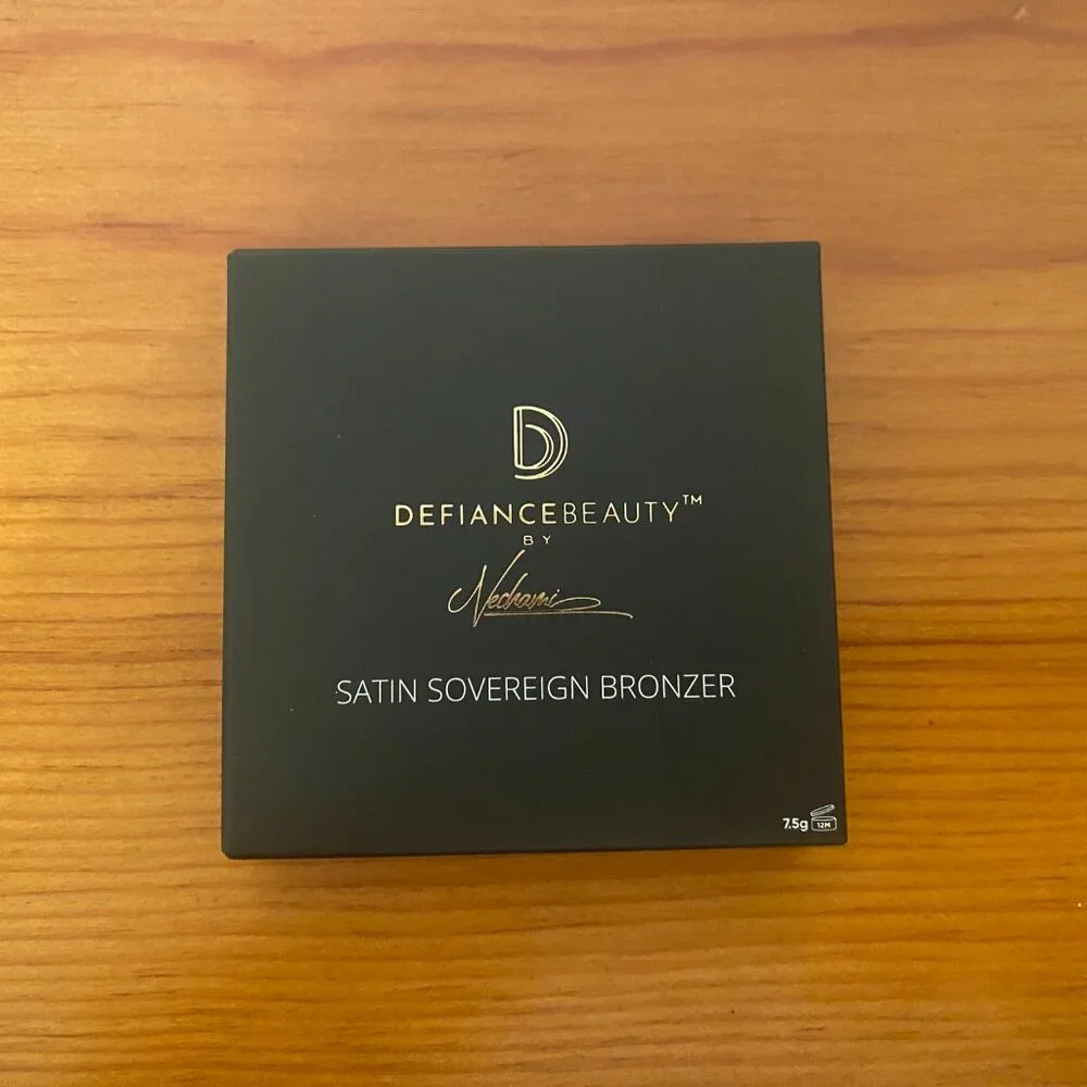 New in Box Defiance‎ Beauty Satin Sovereign Bronzer Shade Goddess Glow